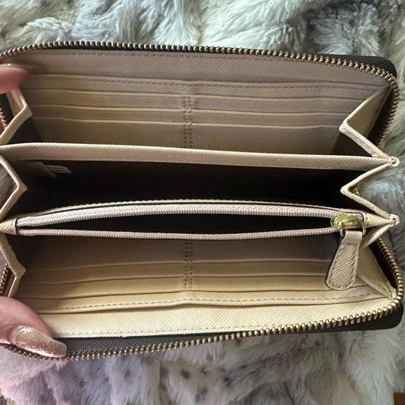 Coach monogram zipper wallet-used like new condition - Picture 5 of 10